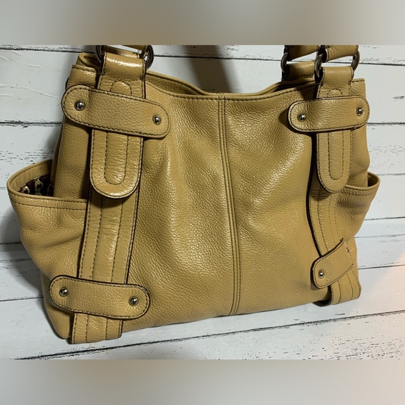 Tignanello Leather Shoulder Purse - Multi-Pocket Bag - Stylish and Functional - Picture 6 of 13